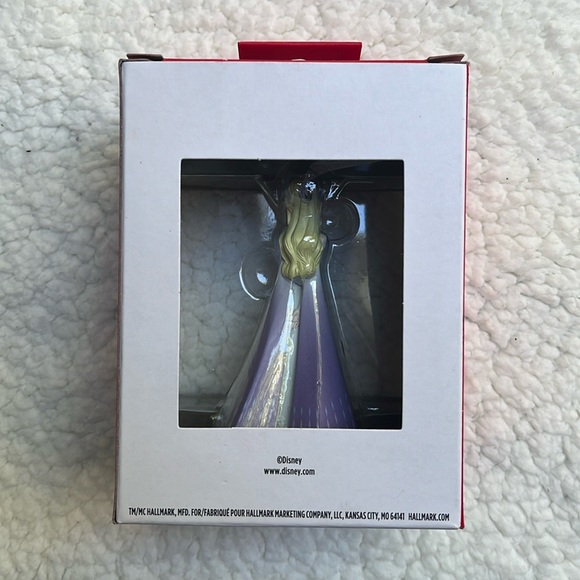 New Hallmark Frozen - Picture 2 of 2